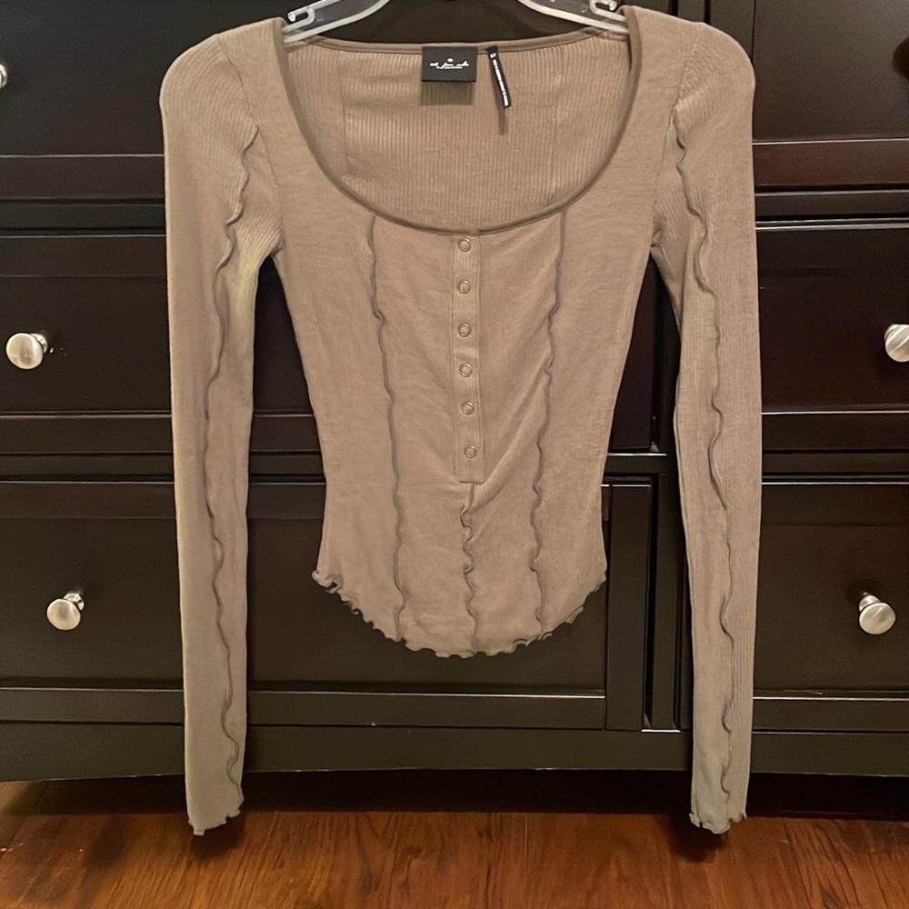 Long sleeve soft fitted shirt